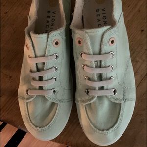 EUC VIONIC PISMO mint green sz 9